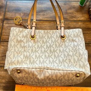 Michael Kors Jet Set Shoulder Bag